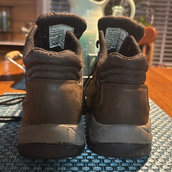 Magellan Outdoors Hiking Boots. - Women’s Size 9.5 - Picture 3 of 5